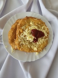 Osúch slaný s kečupom a syrom